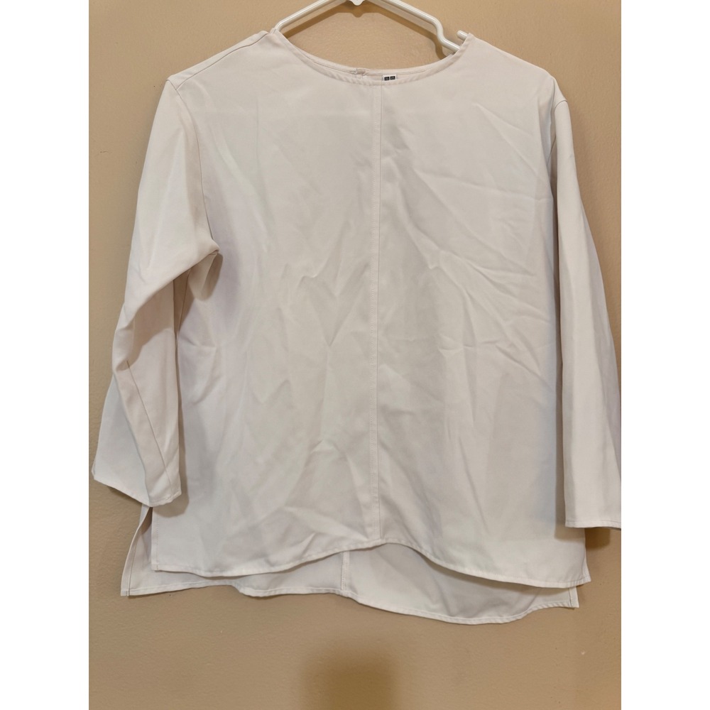 Uniqlo Women XS Cream Off White Long Sleeve Crew Neck Blouse Back Button Top